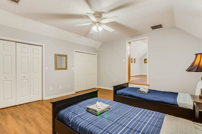 Building Photo - 2531 Old Salem Cir SE