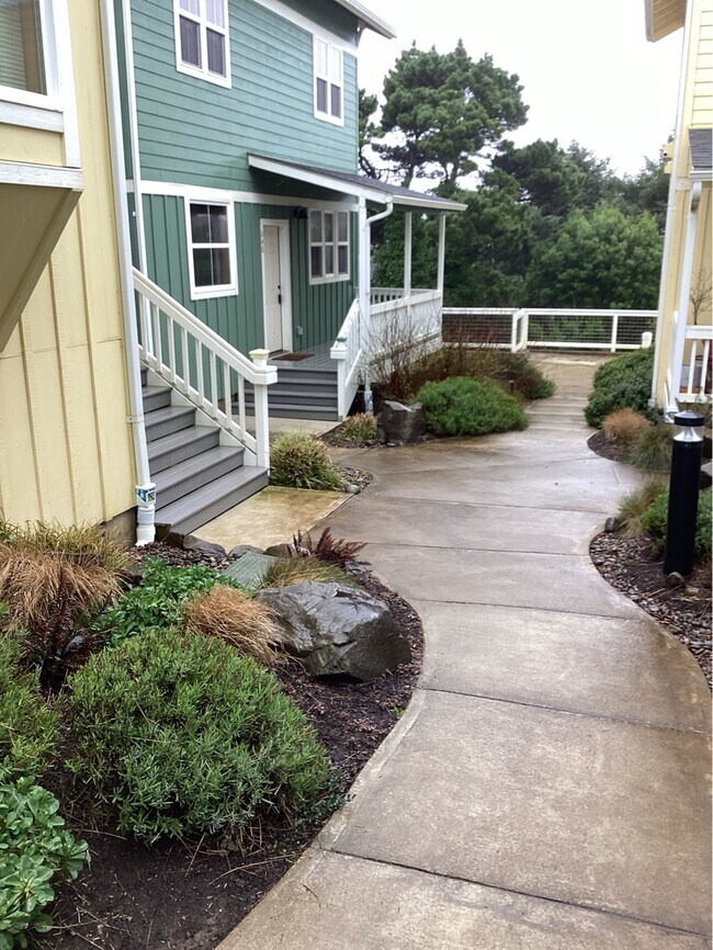 Building Photo - 648 NW Coast St