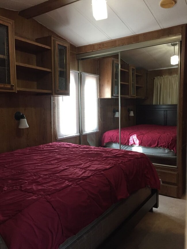 Building Photo - 55+ Community 1 Bed 1 Bath.