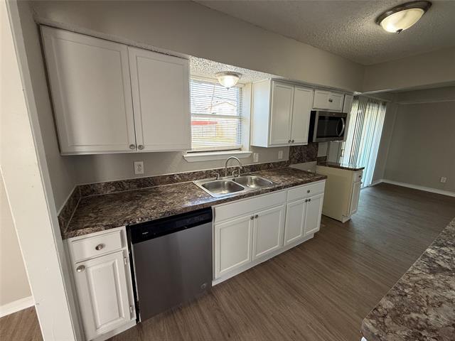 Building Photo - 3907 Emerald Dr