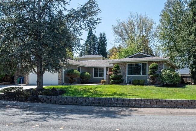 Building Photo - Peaceful neighborhood setting within walki...