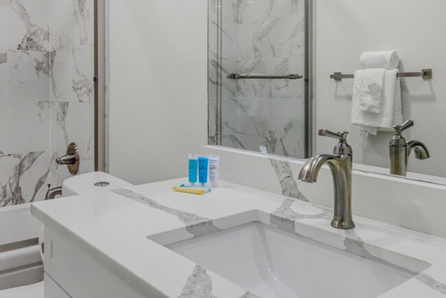 Building Photo - 3909 W Cleveland St