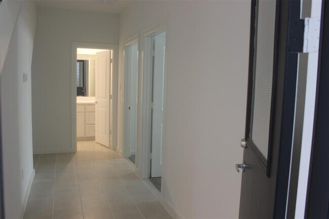 Building Photo - 1204 Highland Vineyard Ln