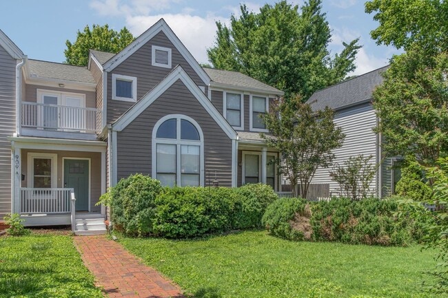 Primary Photo - Charming 2 Bed 2 Bath Home on Historic Rus...