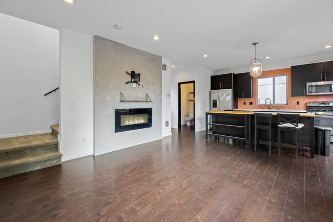 Building Photo - 2010 S Judkins St