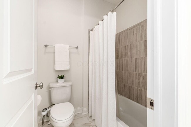 Building Photo - 5962 Laurel Ln