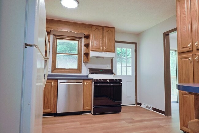 Building Photo - nice renovated 4 Bed 3 Bath