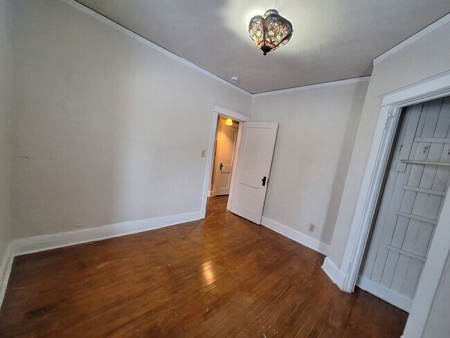 Building Photo - Large 3 Bedroom Open May!