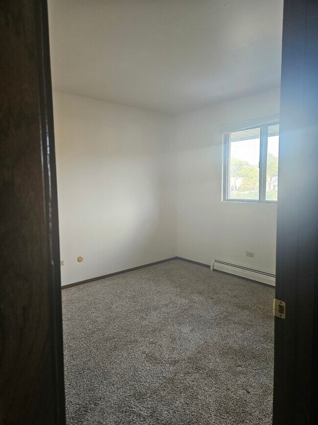 Building Photo - 1253 Getzelman Dr
