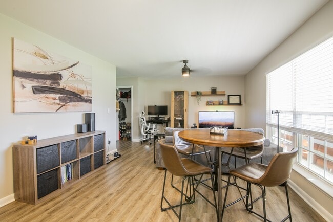 Building Photo - 4605 Coronado Dr