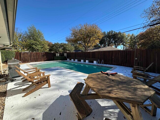 Building Photo - 4513 Martinique