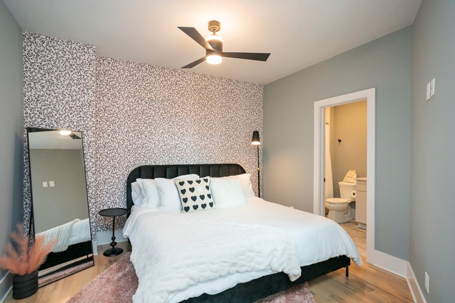 Building Photo - 1700 19th Ave S