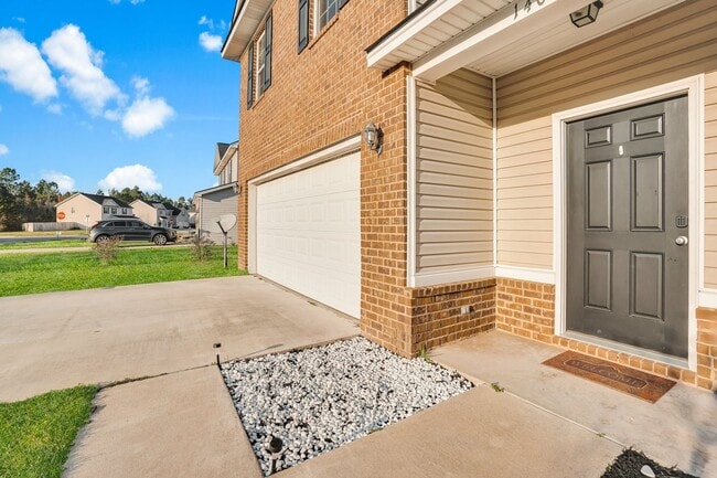 Building Photo - Like New Home for Rent in Hinesville!