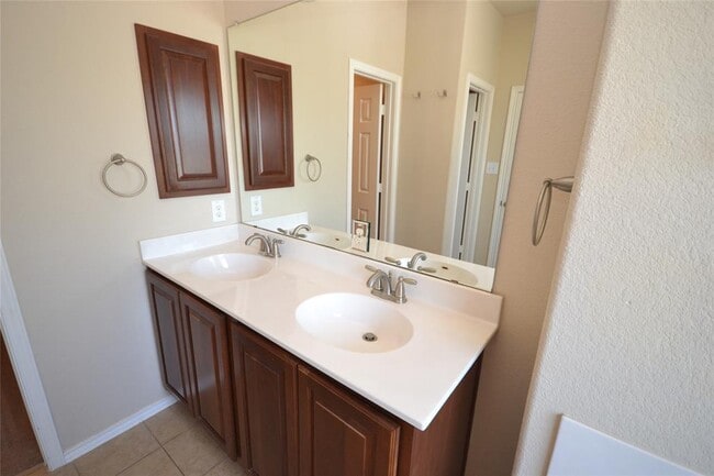 Building Photo - 409 Riverine Way