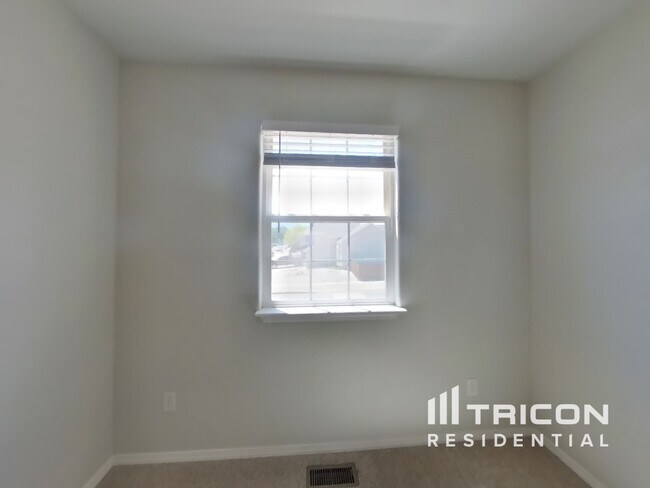 Building Photo - 4691 Skylark Rd