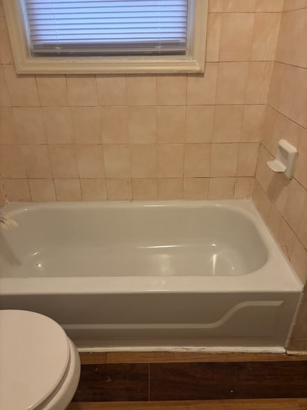 Building Photo - 615 Court St