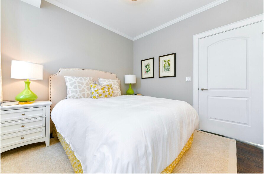 Guest room upper level - 846 E Broadway