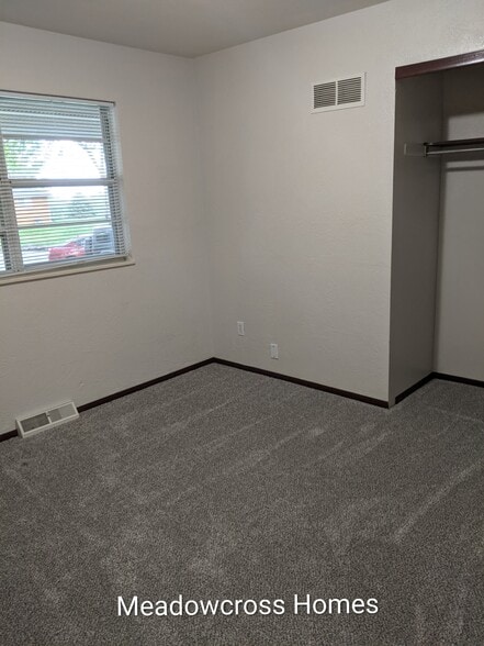 Building Photo - 2906 N River Ter