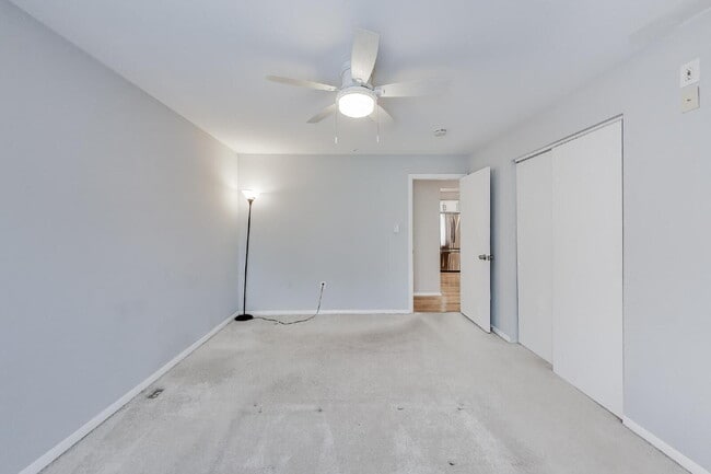 Building Photo - Spacious Updated Condo Available for Immediate Move-In