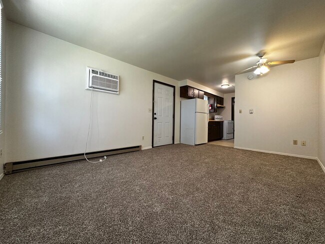 Building Photo - 420 S Maple Ave