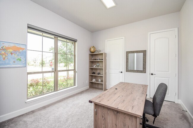 Building Photo - 28903 Creekside Bend Dr