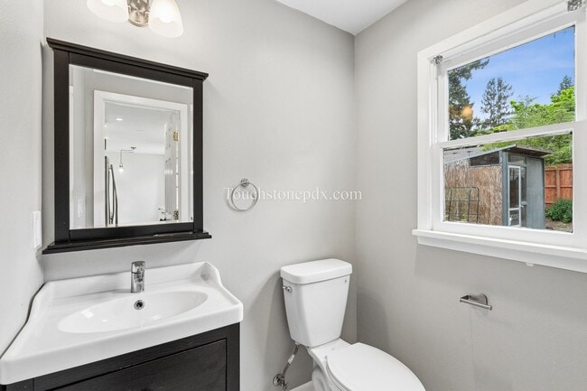 Building Photo - Updated NE Portland Home w/Fenced Yard and Upgrades!