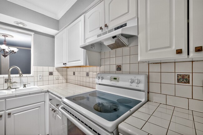 Building Photo - 5231 Arboles Dr