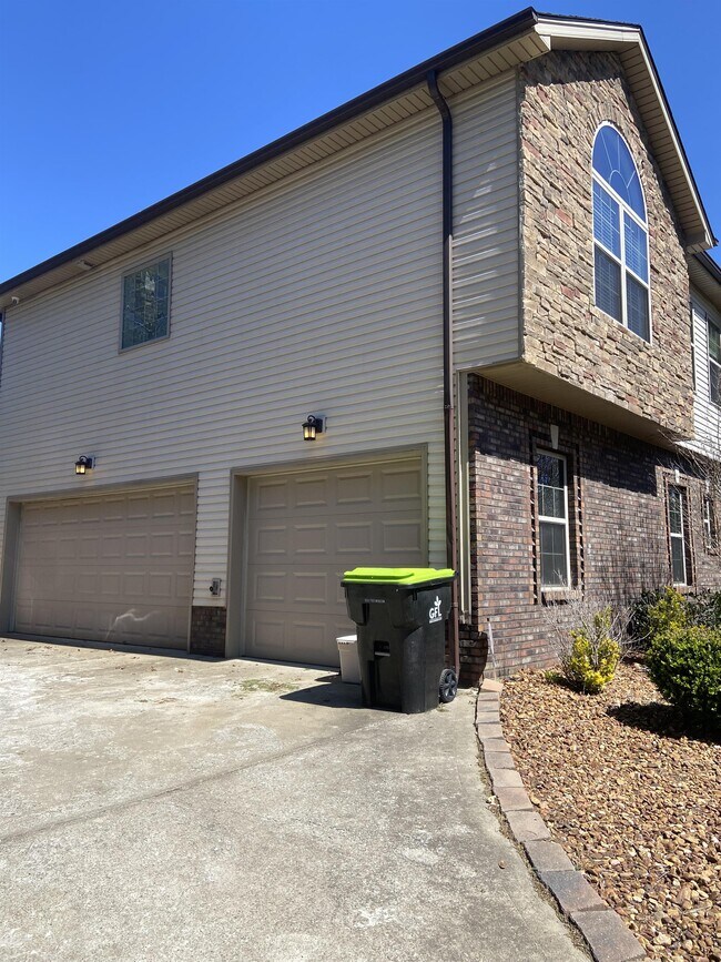 Building Photo - 2638-2637 7 Mile Ferry Rd