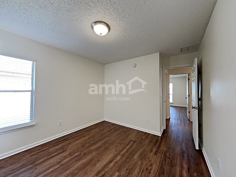 Building Photo - 14024 Fish Eagle Dr E