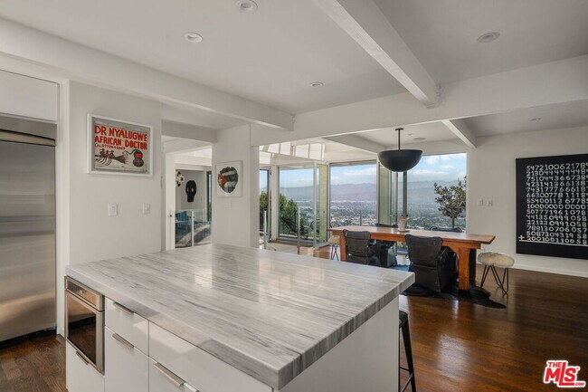 Building Photo - 7819 Torreyson Dr