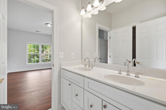 Building Photo - 5285 Meadow Estates Dr