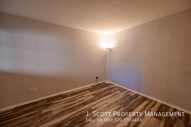 Building Photo - 8344 N 21st Dr