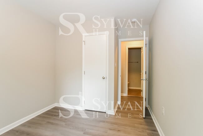 Building Photo - Carve Out a Great Life Here!