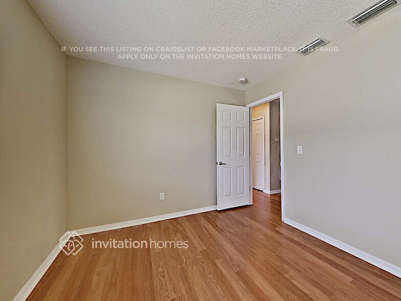 Building Photo - 12725 Longcrest Dr