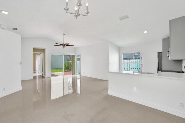 Building Photo - 17866 SW 10th Ln