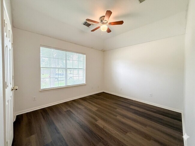 Building Photo - 4123 Applecreek Bend Dr