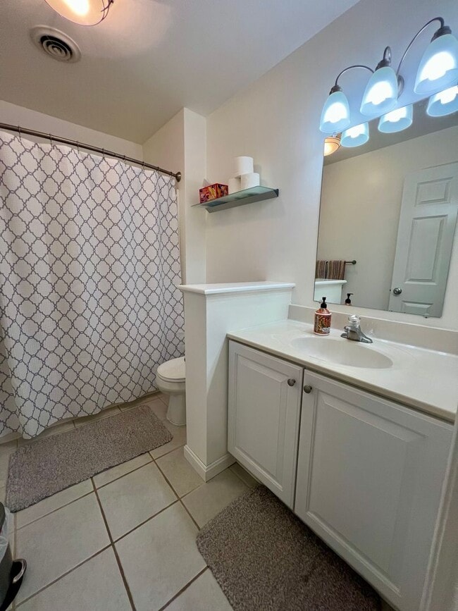 Building Photo - Stunning 3-Bedroom Townhome with 1-Car Gar...