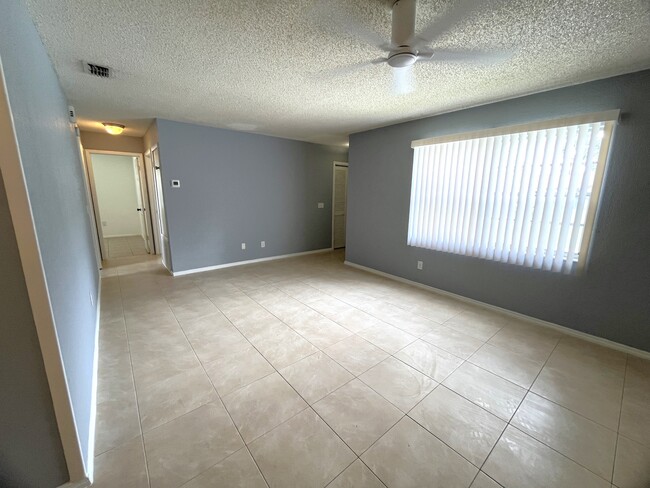Building Photo - 7628 Rio Pinar Lakes Blvd