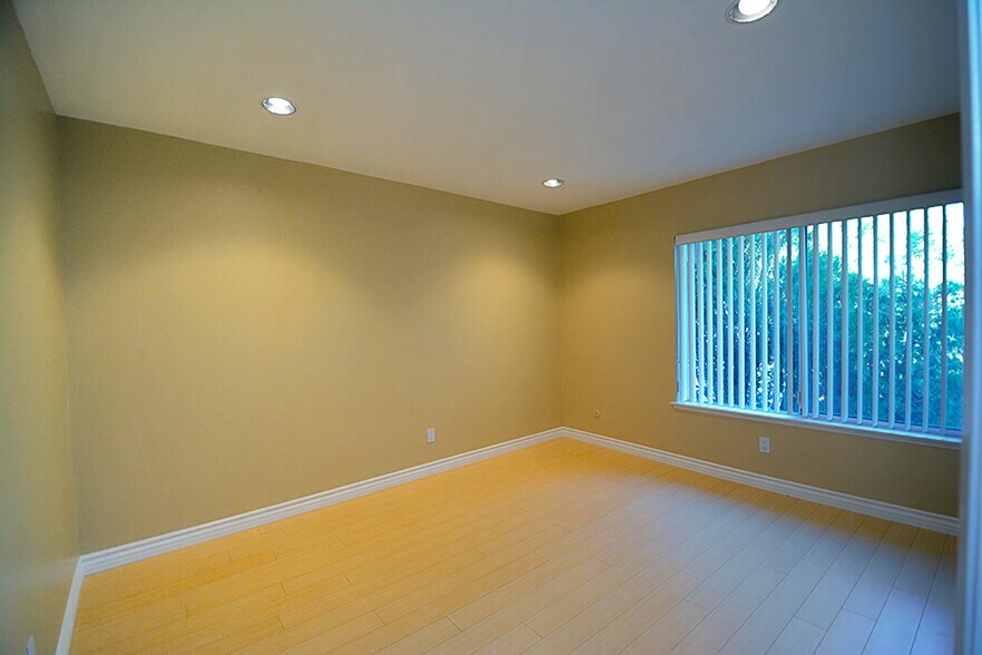 Building Photo - 10051 Valley Circle Blvd