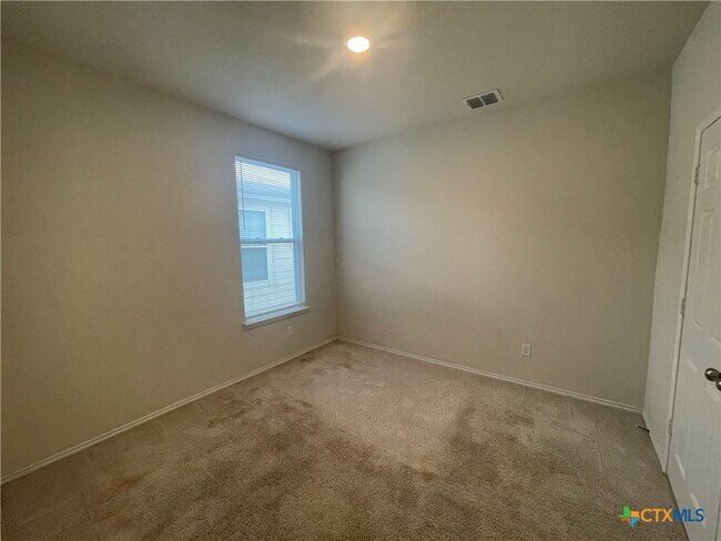 Building Photo - 457 Lynwood Gold