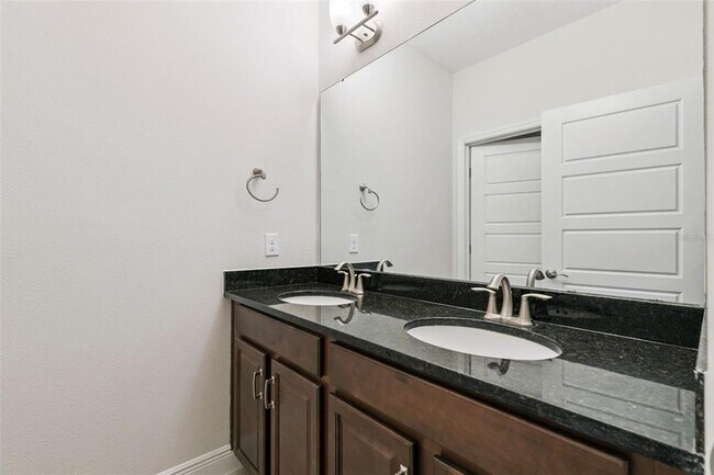 Building Photo - 2333 Lobelia Dr
