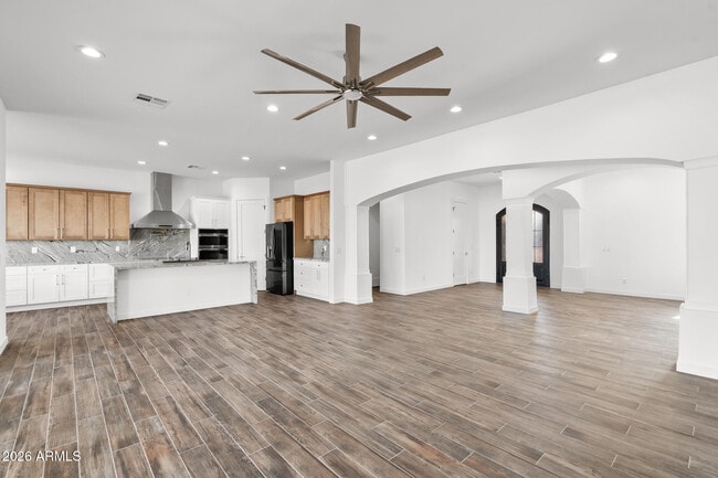 Building Photo - 22926 W La Mirada Dr