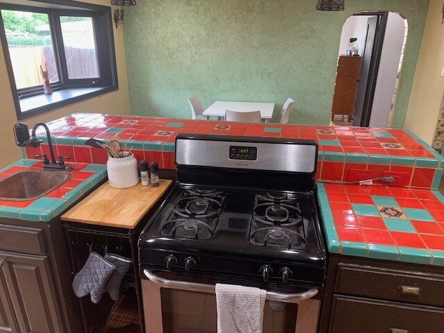 Kitchen - 14829 Carnell St