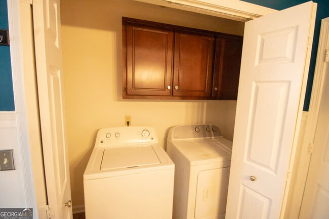 Building Photo - 607 N Kevin Ct