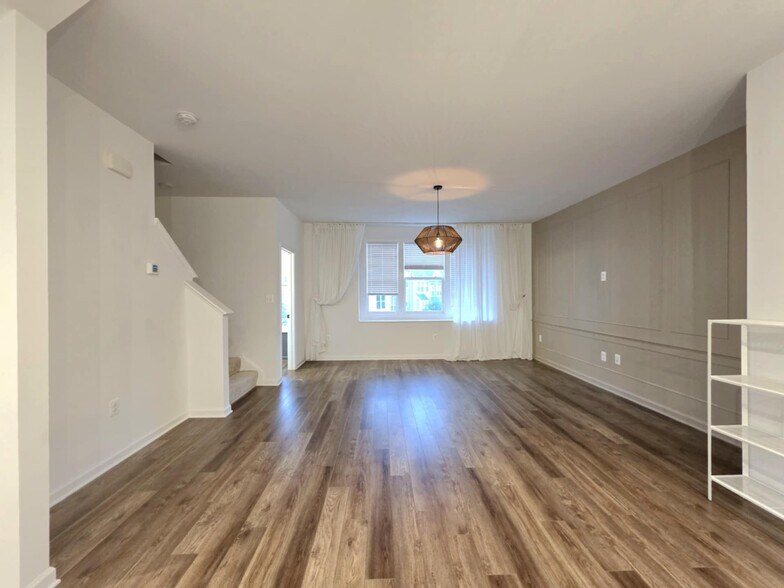 Living Room - 4915 Sheridan St