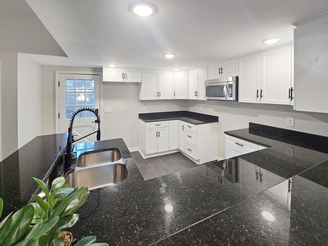 Building Photo - 4 Bedroom/2 Bath Harvest/Monrovia Area