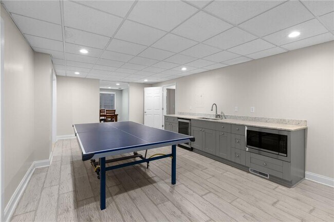 Building Photo - 2560 Hamptons Run