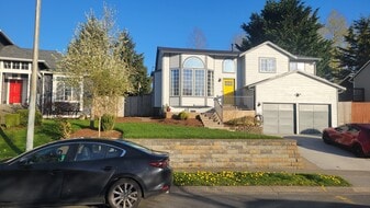 Building Photo - 1423 85th Dr NE