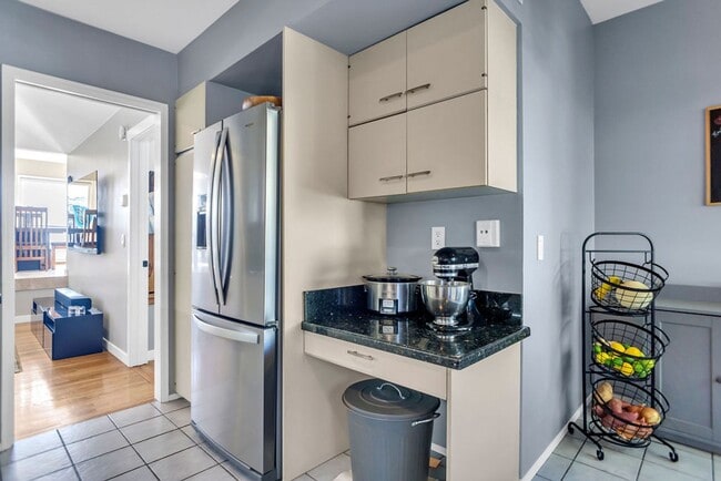 Building Photo - Gorgeous ocean view home at Windansea Beach!