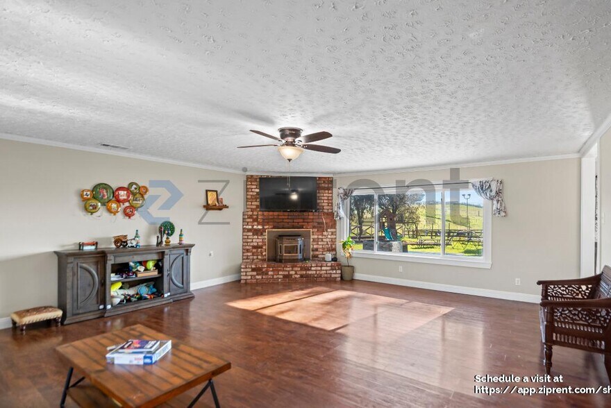 Building Photo - 3966 Dyer Rd